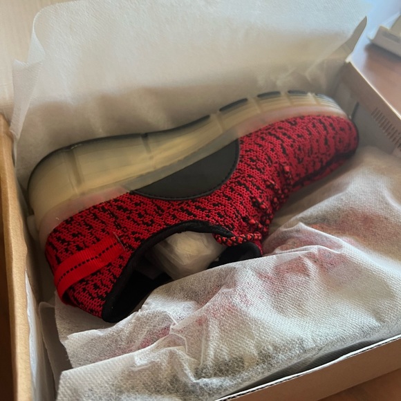 Red Unbranded wheelie light up sneakers - Picture 3 of 7